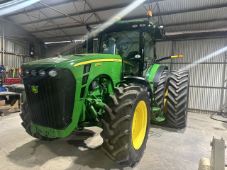 JD 8225R tractor 1